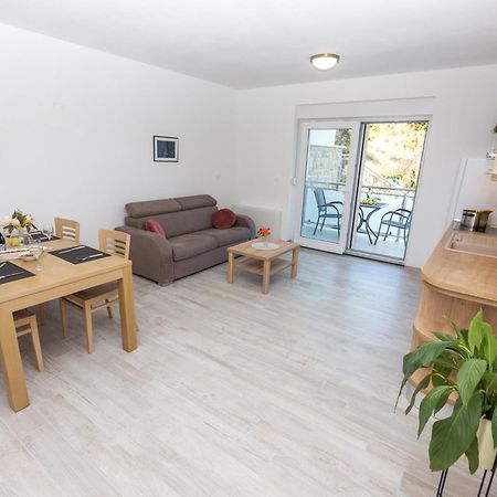 Apartmani Villa Paulo Стариград-Пакленица Стая снимка