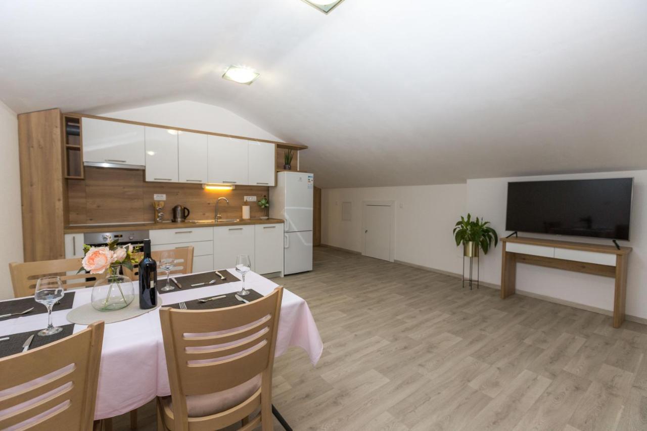 Apartmani Villa Paulo Стариград-Пакленица Екстериор снимка