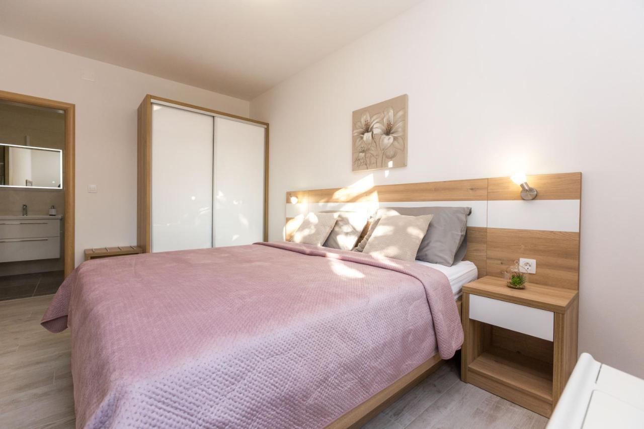 Apartmani Villa Paulo Стариград-Пакленица Екстериор снимка