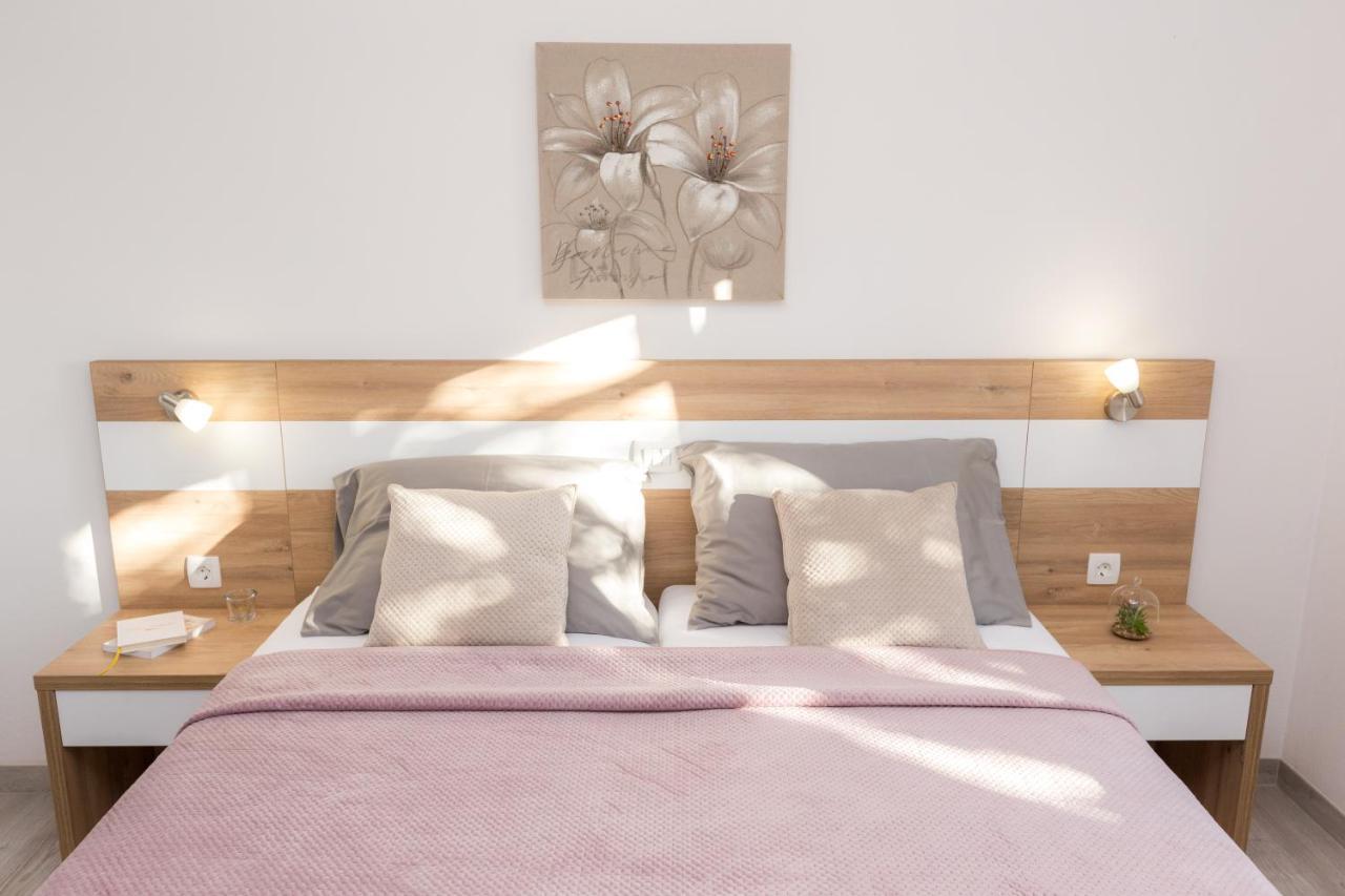 Apartmani Villa Paulo Стариград-Пакленица Екстериор снимка