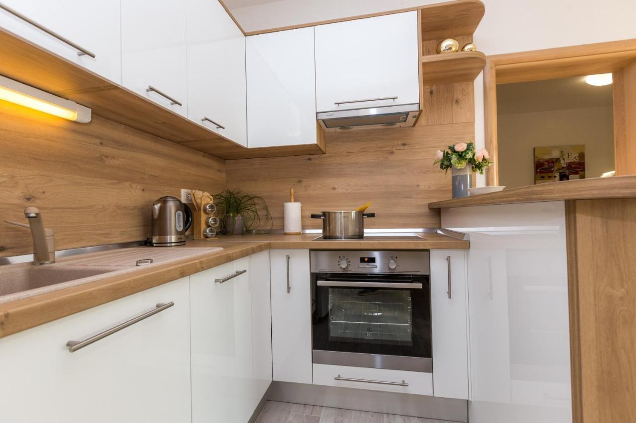 Apartmani Villa Paulo Стариград-Пакленица Екстериор снимка