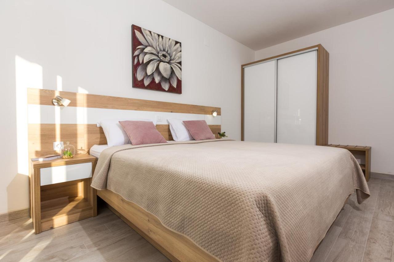 Apartmani Villa Paulo Стариград-Пакленица Екстериор снимка