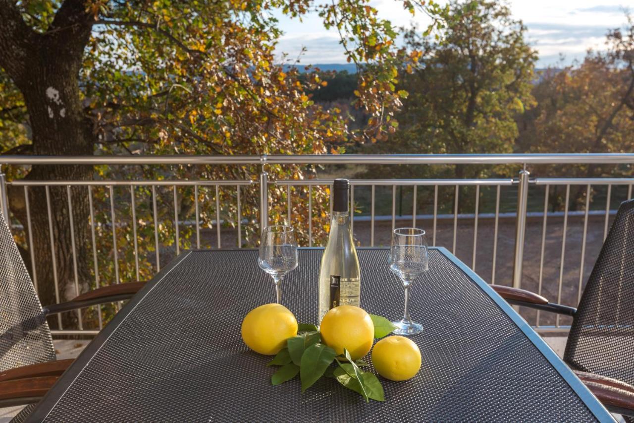 Apartmani Villa Paulo Стариград-Пакленица Екстериор снимка