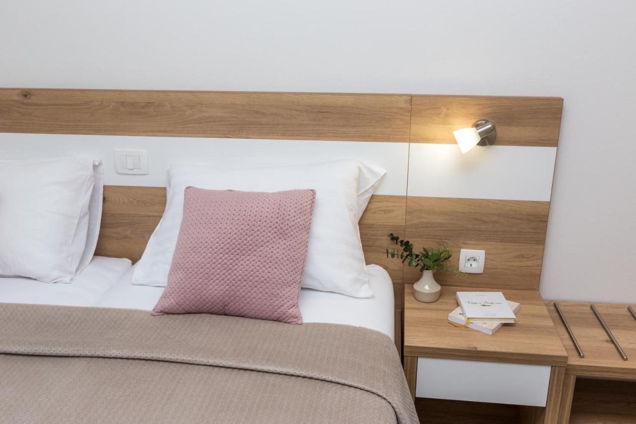 Apartmani Villa Paulo Стариград-Пакленица Екстериор снимка