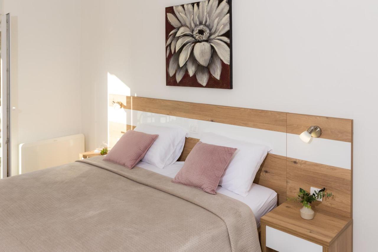 Apartmani Villa Paulo Стариград-Пакленица Екстериор снимка