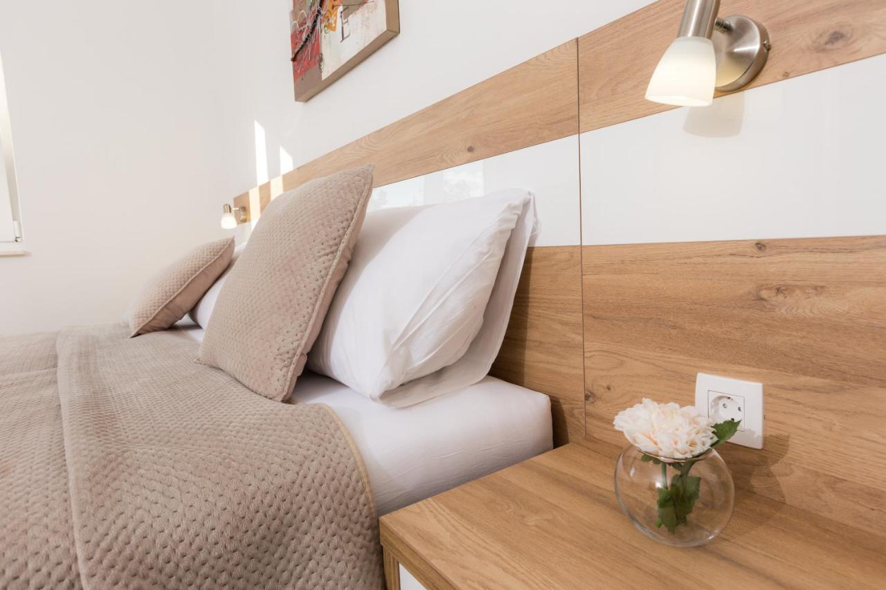 Apartmani Villa Paulo Стариград-Пакленица Екстериор снимка