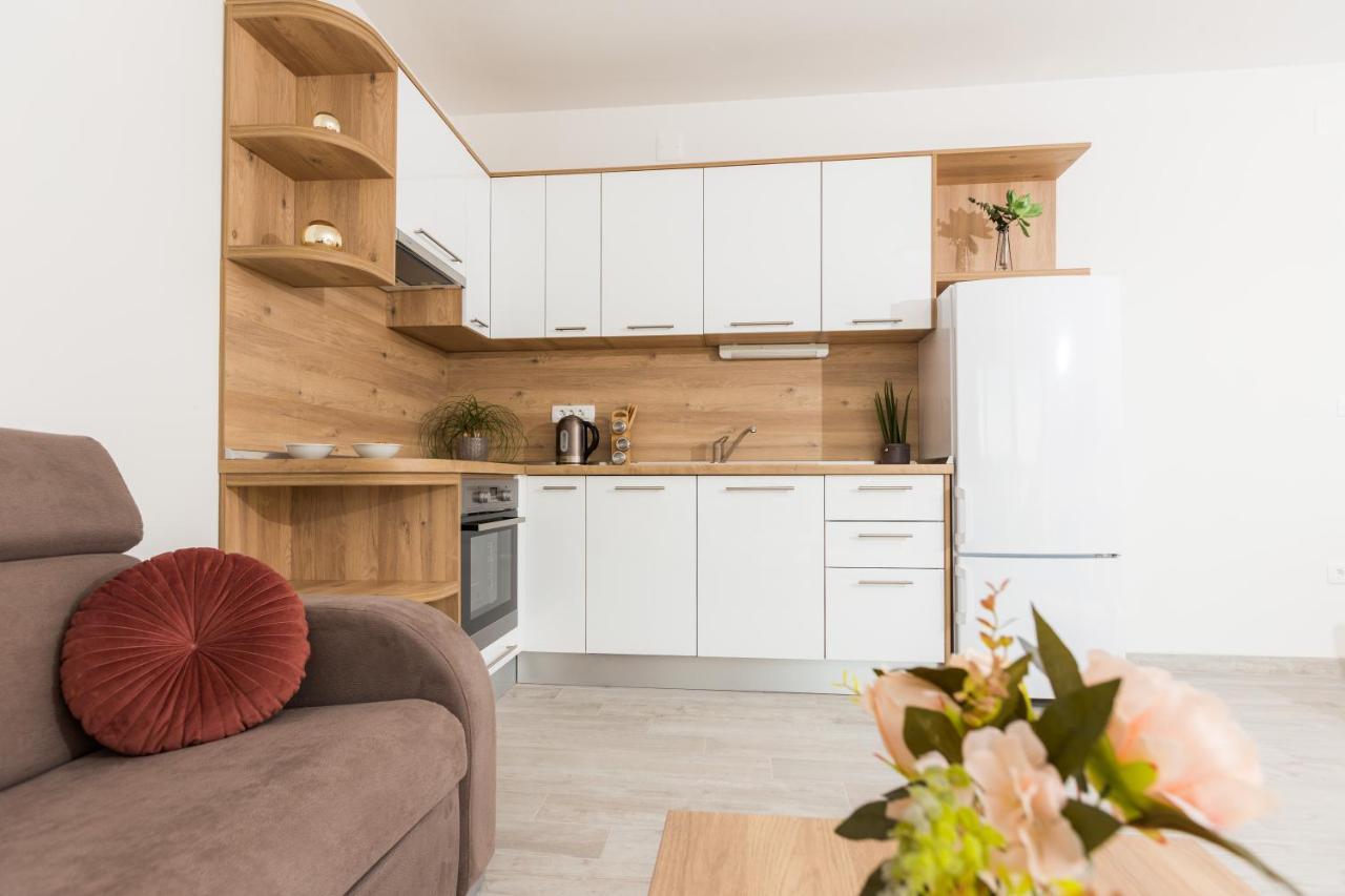 Apartmani Villa Paulo Стариград-Пакленица Екстериор снимка