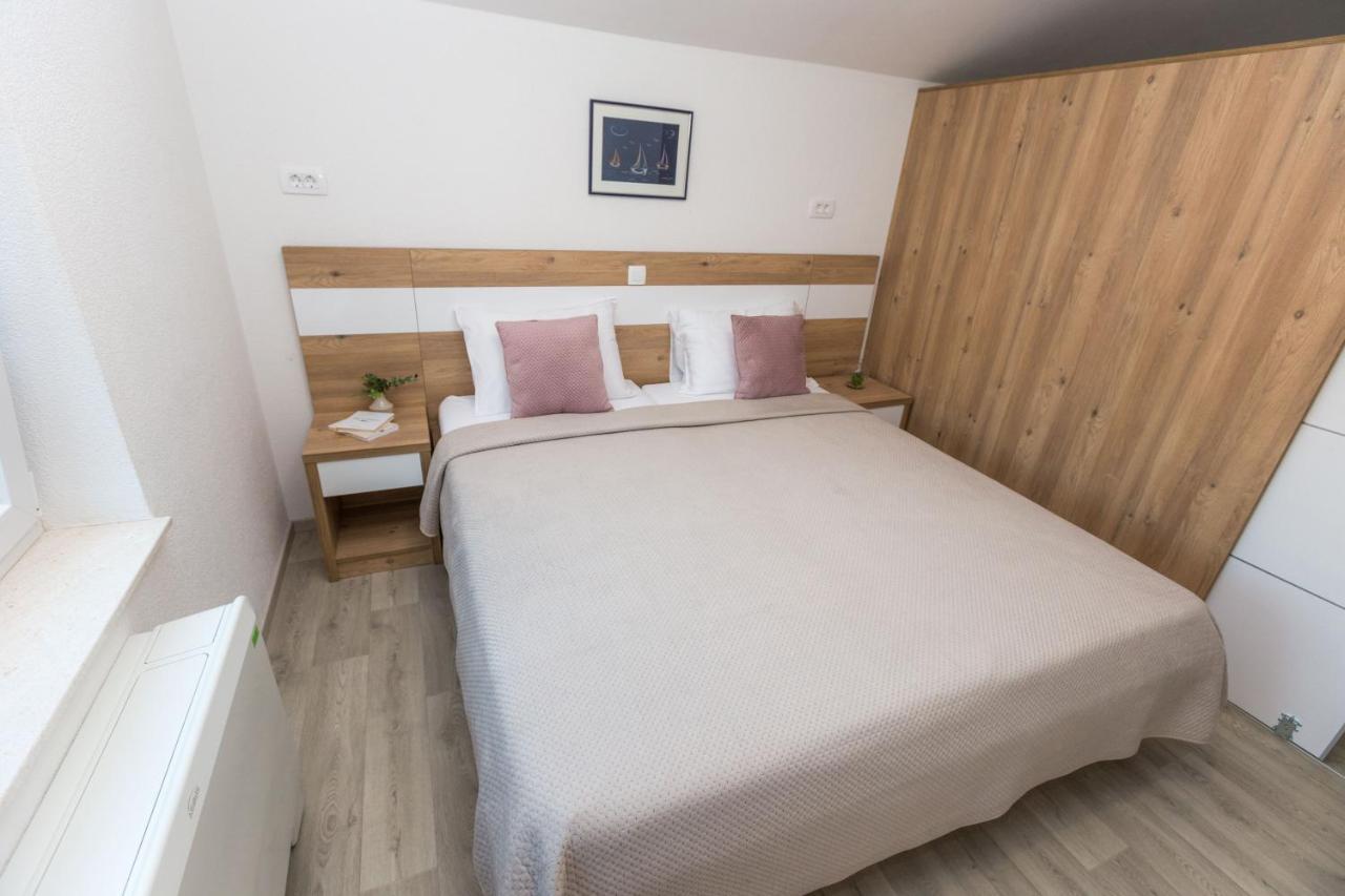 Apartmani Villa Paulo Стариград-Пакленица Екстериор снимка