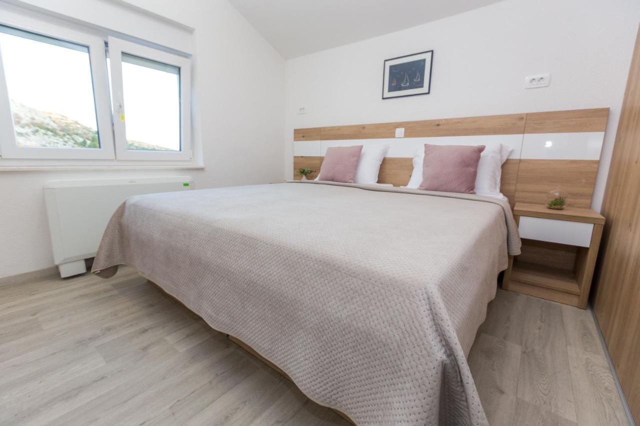 Apartmani Villa Paulo Стариград-Пакленица Екстериор снимка