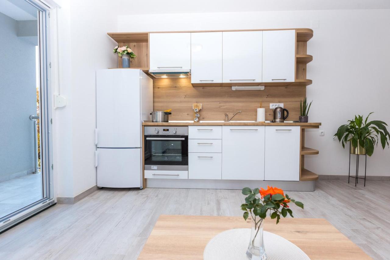 Apartmani Villa Paulo Стариград-Пакленица Екстериор снимка