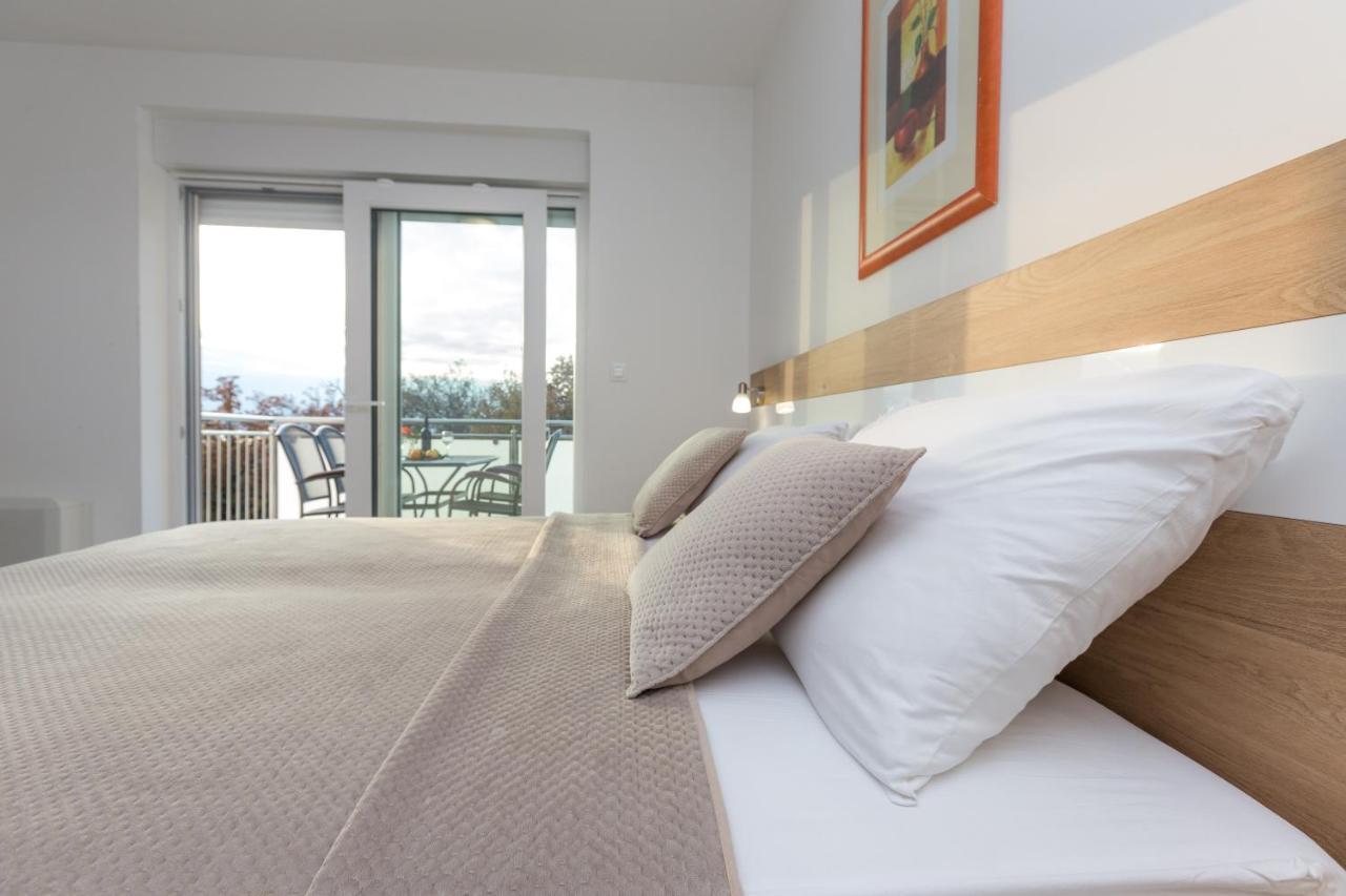 Apartmani Villa Paulo Стариград-Пакленица Екстериор снимка