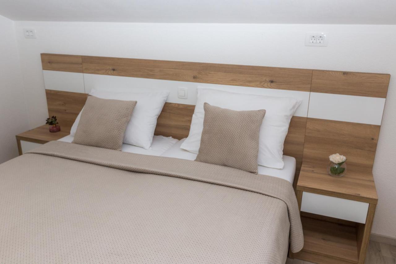 Apartmani Villa Paulo Стариград-Пакленица Екстериор снимка
