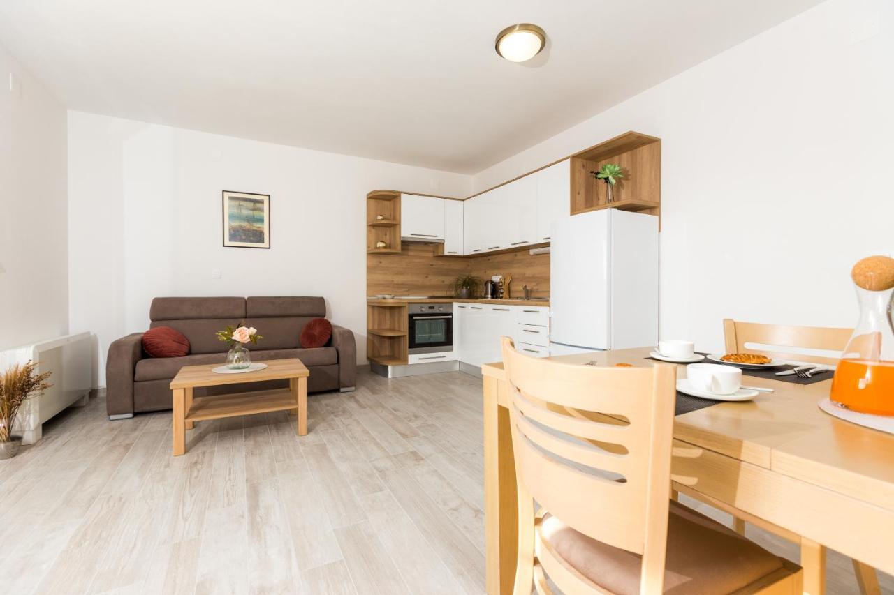 Apartmani Villa Paulo Стариград-Пакленица Екстериор снимка