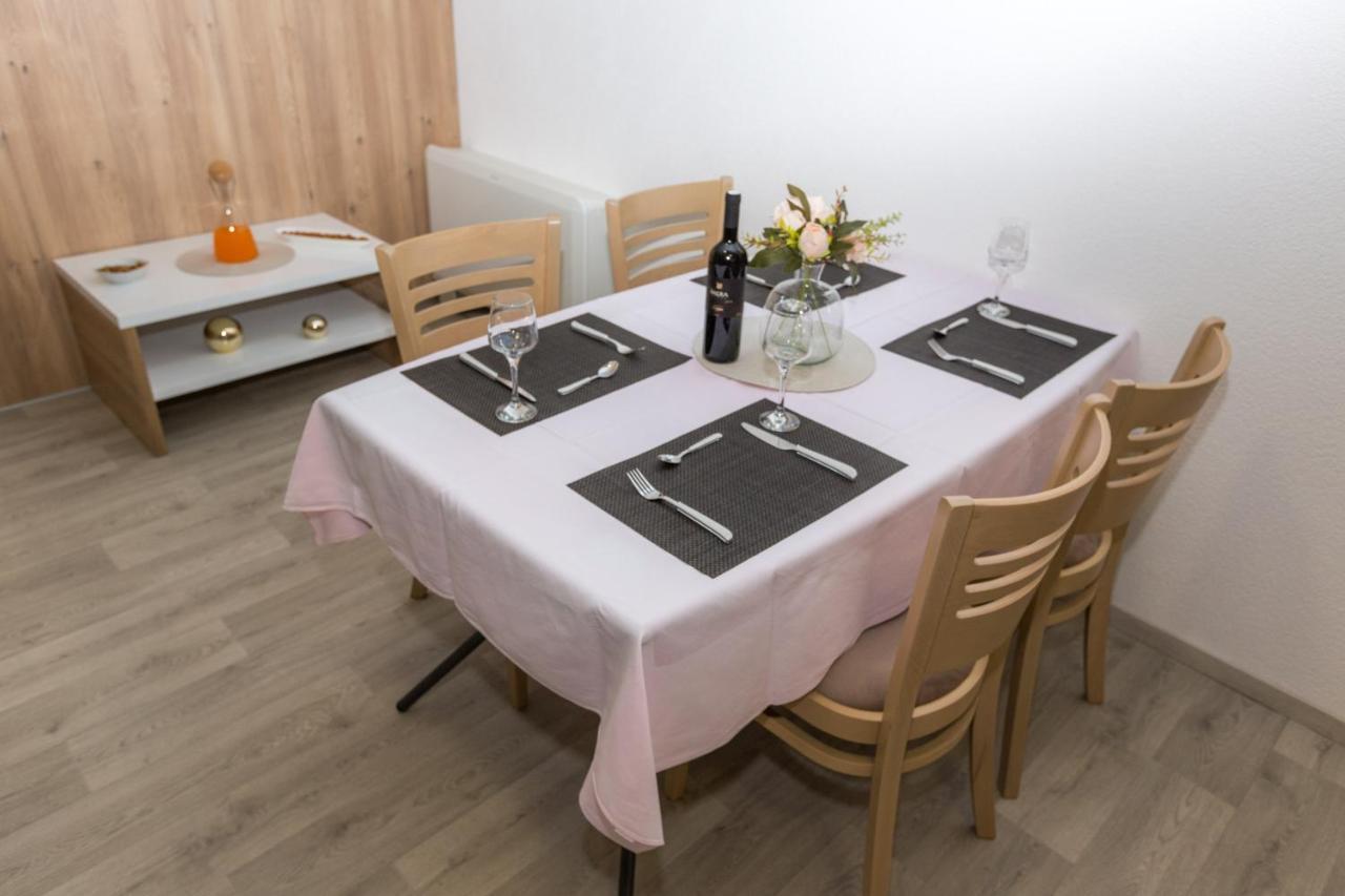 Apartmani Villa Paulo Стариград-Пакленица Екстериор снимка
