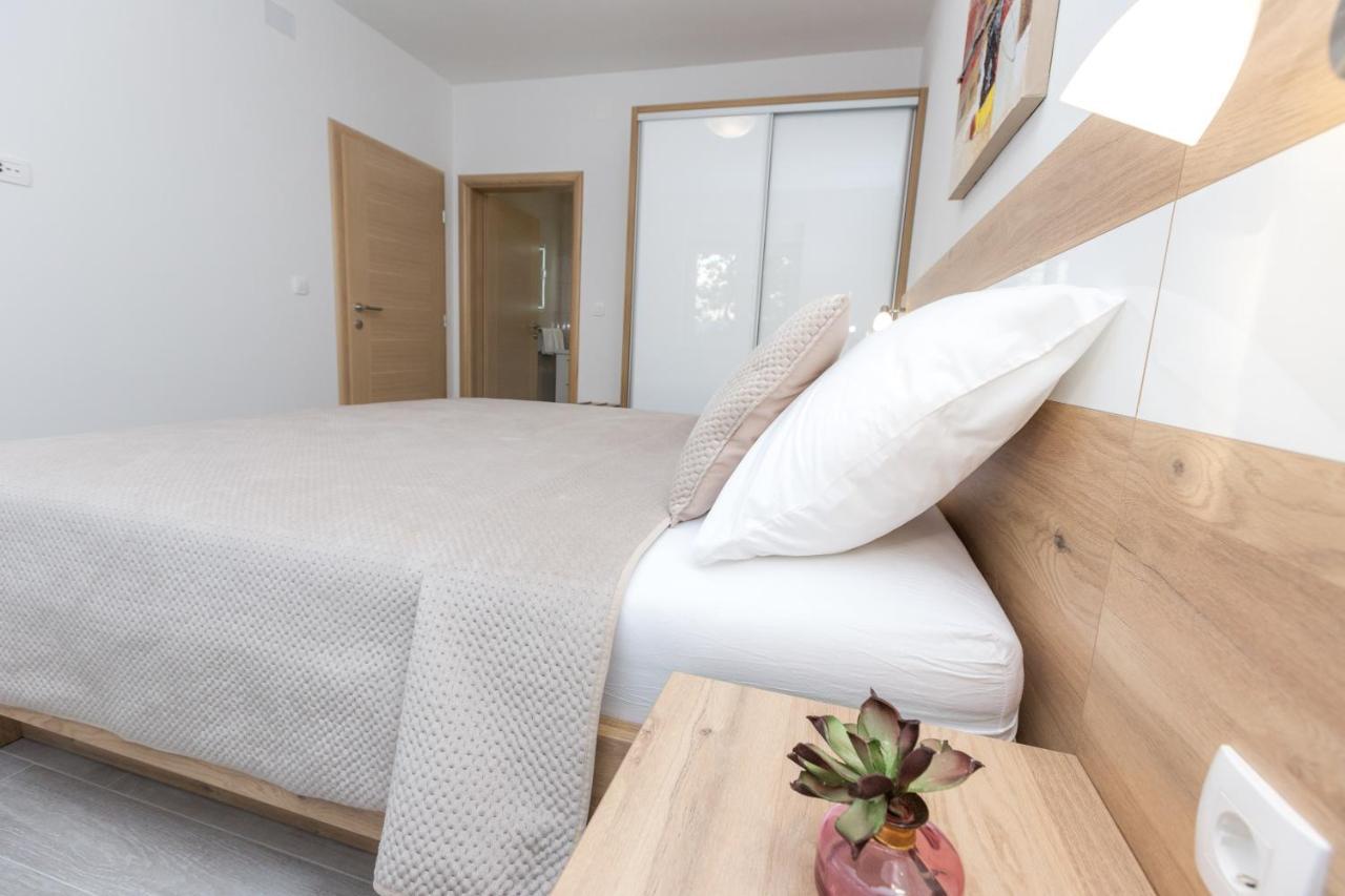Apartmani Villa Paulo Стариград-Пакленица Екстериор снимка