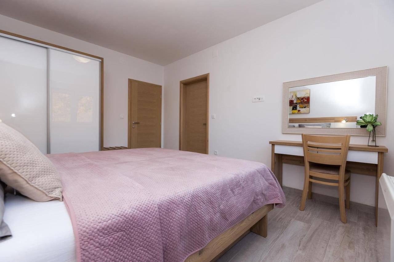 Apartmani Villa Paulo Стариград-Пакленица Екстериор снимка