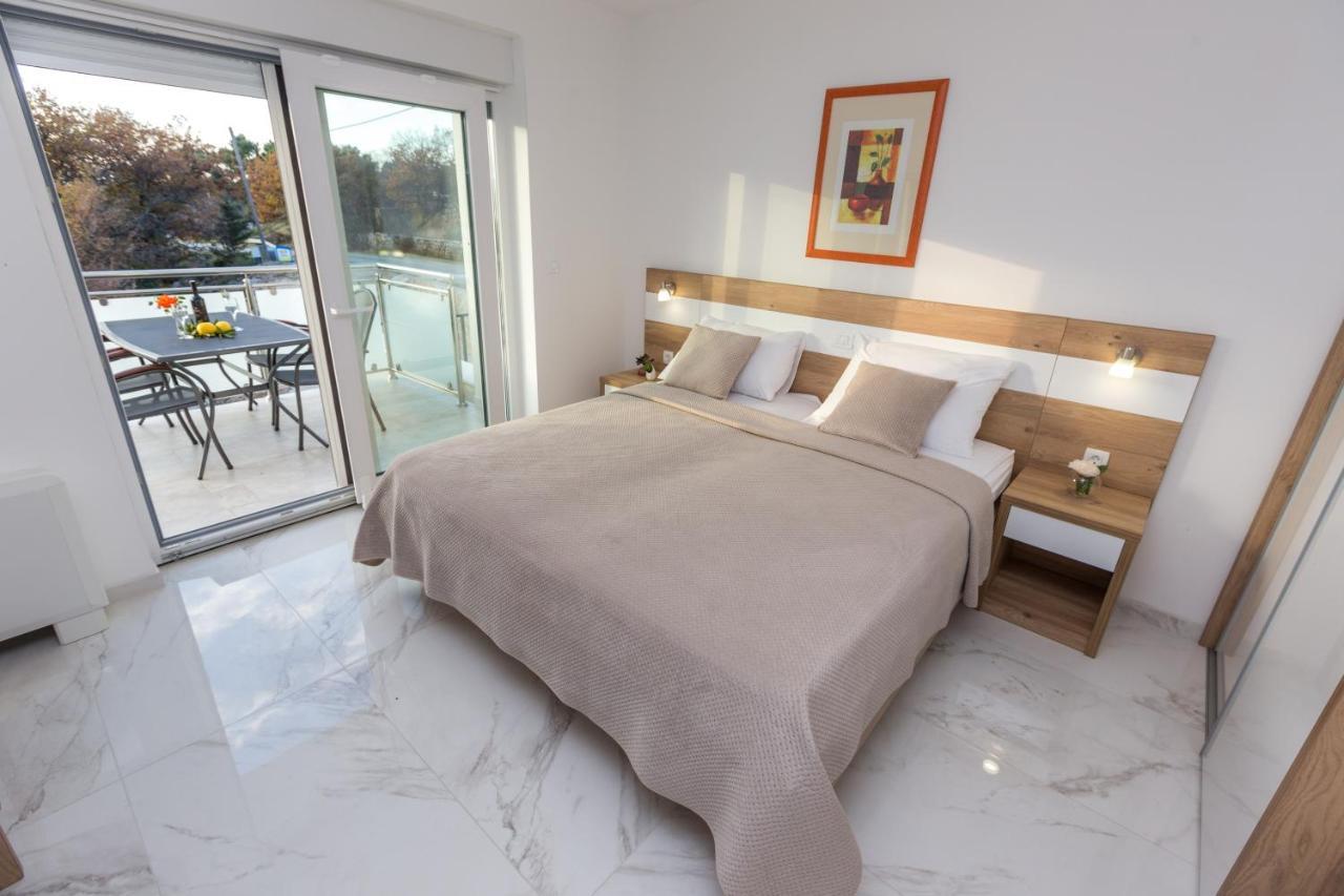 Apartmani Villa Paulo Стариград-Пакленица Екстериор снимка